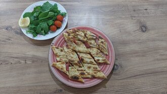 Sucuklu Kaşarlı Mantarlı Pide görseli