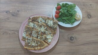 Kuşbaşılı Kaşarlı Mantarlı Pide görseli