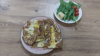 Kıymalı Yumurtalı Kenarsız (Açık) görseli