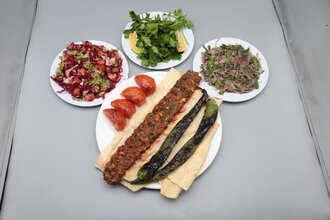 Sarımsaklı Beyti Kebap (Açık) görseli