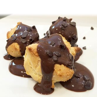 Belçika Çikolatası Soslu Profiterol (3-4 Kişilik) (550 Gr.) görseli