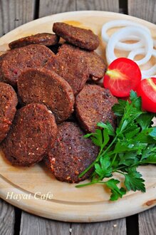 Odun Ateşinde Sucuk Köfte görseli