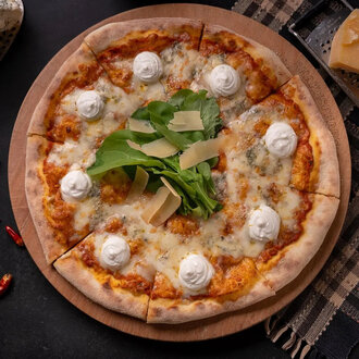 Dört Peynirli Pizza görseli