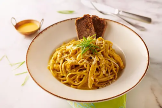 Köri Soslu Tavuklu Linguine görseli
