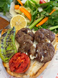 Serpme Kaşarlı Köfte görseli