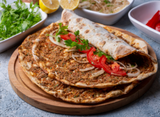 Lahmacun görseli