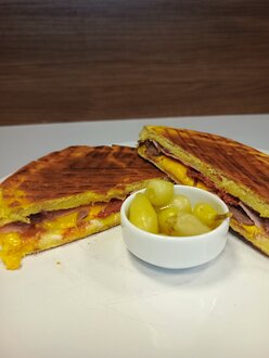 Cheddarlı Atomik Bazlama Tost görseli