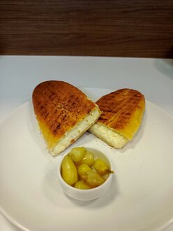 Ayvalık Ekmeğine Duble Kaşarlı Tost görseli