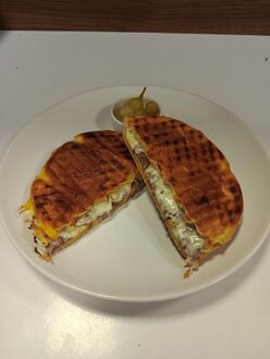 Kavurmalı & Kaşarlı Bazlama Tost görseli