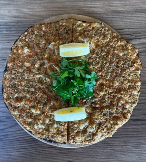 Lahmacun görseli