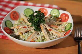 Tavuklu Sezar Salata görseli