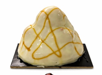 Lotuslu Profiterol Kulesi Pasta görseli