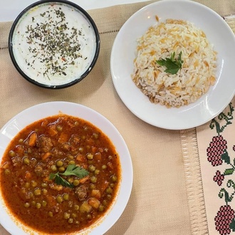 Köfteli Bezelye Yemeği+pirinç Pilavı+cacık görseli