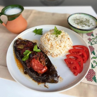 Enfes Karnı Yarık+şehriyeli Pirinç Pilavı Ve Cacık görseli