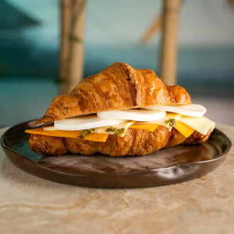 Üç Peynirli Kruvasan görseli