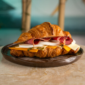 Füme Kaburga Kruvasan görseli