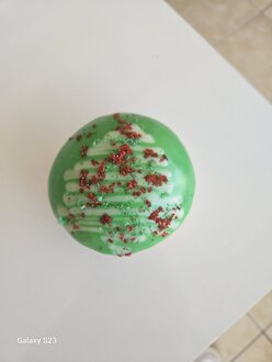 Çikolata Dolgulu Yılbaşı Donats görseli