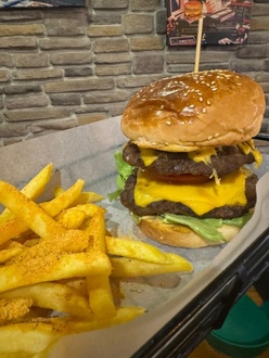 Double Cheeseburger görseli