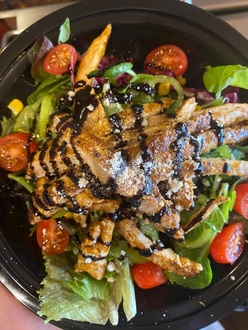 Bademli Tavuklu Salata görseli