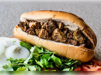 Yarım Ekmek Arası Ciğerli Sandviç görseli