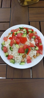 Pilav Üstü Salata görseli