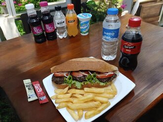 3'Te 3'Lük Yarım Porsiyon Ekmek Arası Köfte Menü görseli