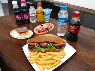 4'Te 4'Lük Yarım Porsiyon Ekmek Arası Köfte Menü görseli