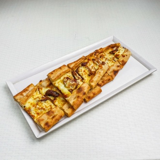 Kaşarlı Sucuklu Pide görseli