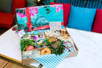 Yılbaşı Konseptli Kahvaltı Kutusu 2 Kişilik görseli