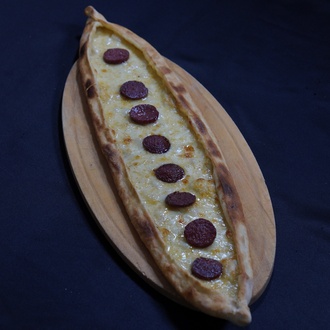 Kaşarlı Sucuklu Pide görseli