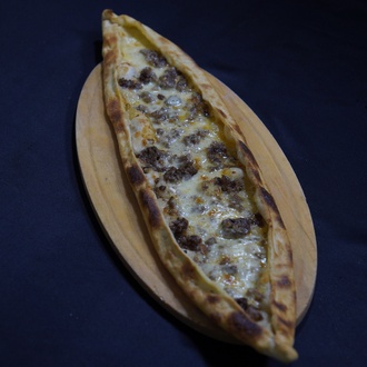 Kavurma Kaşarlı Pide görseli