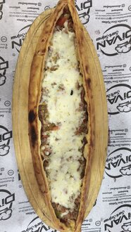 Kuşbaşı Kaşarlı Pide görseli