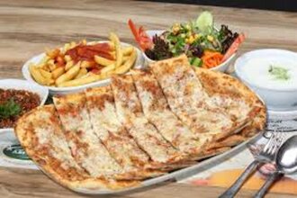 Kıymalı Kaşarlı Pide görseli