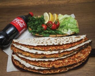 30 Lu Lahmacun Aile Boyu + 1 Adet 2,5 Lt Cola görseli