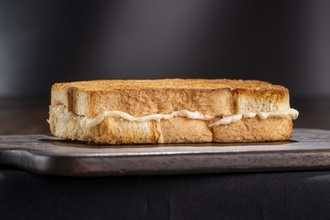 Beyaz Peynirli Tost görseli
