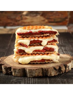 Klasik Ekmek Sucuk Kaşarlı Tost görseli