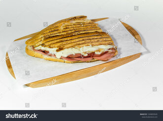 Salamlı Kaşarlı Tost (Özel Ekmek) görseli