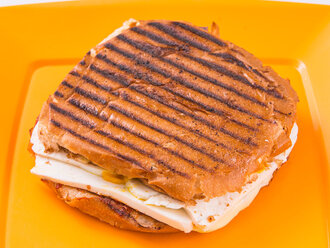 Beyaz Peynirli Bazlama Tost görseli