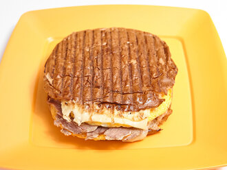 Yumurtalı Sucuklu Kaşarlı Tost Bazlama Tost görseli