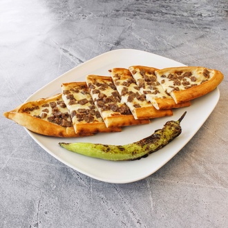 Kuşbaşılı Kaşarlı Pide görseli