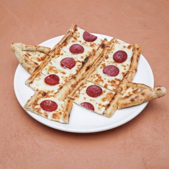 Sucuklu Yumurtalı Pide görseli