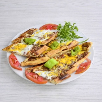 Kıymalı Yumurtalı Pide (1,5 Porsiyon) görseli