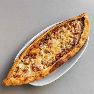 Kuşbaşılı Mantarlı Kaşarlı Pide görseli