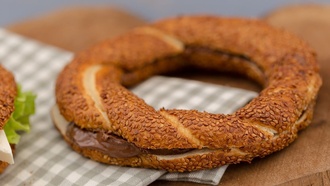 Kakaolu Fındık Kremalı Simit görseli