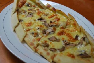 Mantarlı Kaşarlı Pide görseli