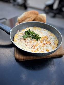 Sade Sahanda Yumurta görseli