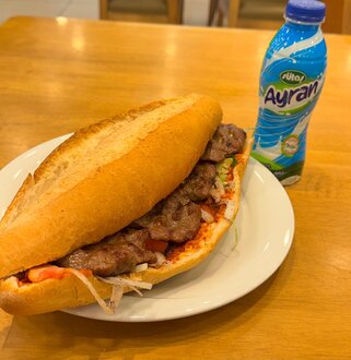 Ekmek Arası Köfte + Ayran görseli