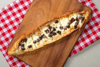 Kavurmalı Kaşarlı Pide görseli