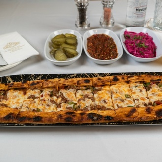 Kuşbaşılı Kaşarlı Pide görseli