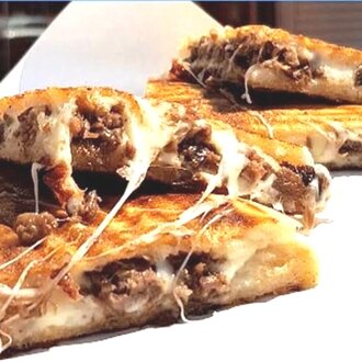 Bazlama Arası Kavurma & Kaşarlı Tost görseli
